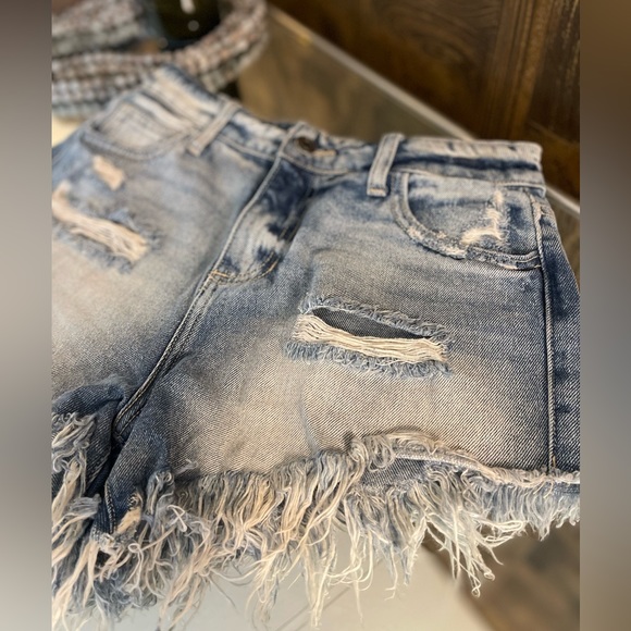 CELLO High-rise Distressed Fringed Medium Wash Denim Cutoff Short VGUC Sz XS - Picture 7 of 8